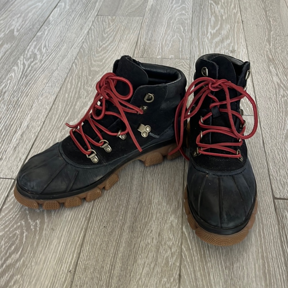 Womens navy Sperry hiking boots. Worn once!